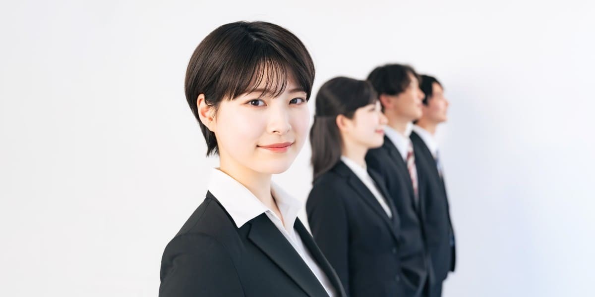 新卒採用とは？意味・目的・中途との違いまで丁寧に解説｜採用設計に役立つ基本知識